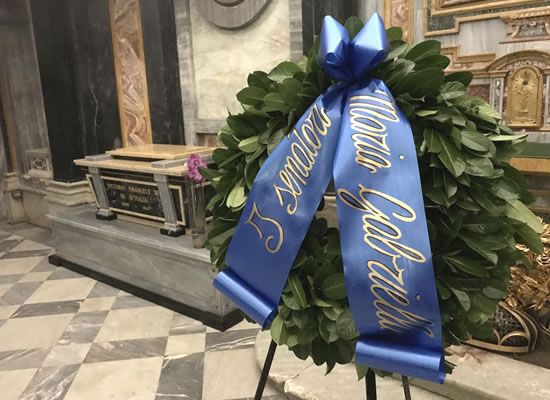 La corona d'alloro e la tomba del Re soldato La corona d'alloro e la tomba del Re soldato
