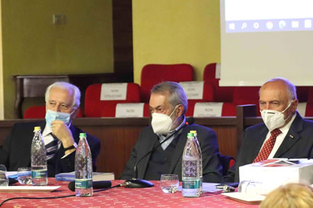 2020_Vicoforte Vicoforte 2020: III convegno su Vittorio Emanuele III, il tavolo dei relatori con i consultori prof. Aldo A. Mola, prof. Gianni Rabbia e ing. Gianni Stefano Cuttica.