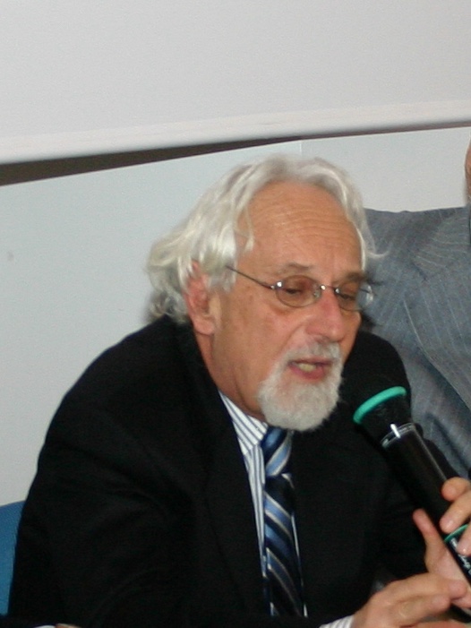 Presentazione del
                          volume di Alessandro LIVIERO �Le origini della
                          Guardia d'Onore alle Reali Tombe del Pantheon�
                          a TORRE SAN GIORGIO
