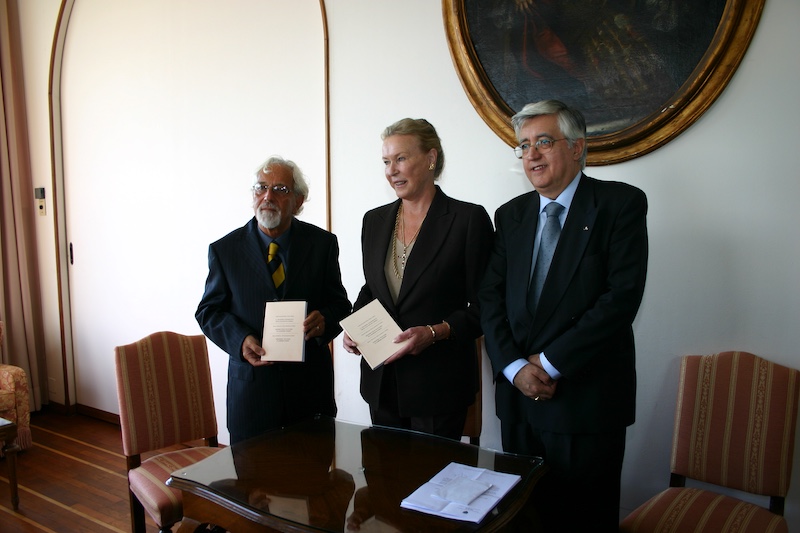 Gilio Vignoli Con S.A.R. la Principessa
                        Maria Gabriella di Savoia e il Presidente
                        dell'U.M.I. e consultore Gian Nicola Amoretti