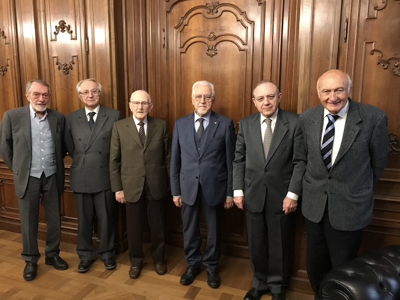 I Consultori che hanno partecipato in
                        presenza a Torino: da sin. Gianni Rabbia,
                        Giorgio Sangiorgi, Oreste Bovio, Aldo Mola,
                        Guido Ornato, Gianni Stefano Cuttica.
