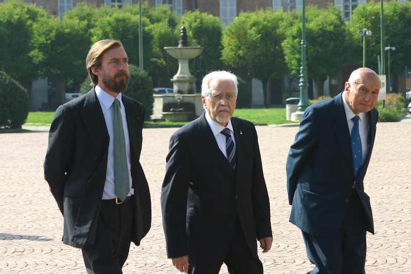 Il Duca di Savoia, il Presidente e il
                        Segretario della Consulta Ing. Gianni Stefano
                        Cuttica al termine della visita al Santuario